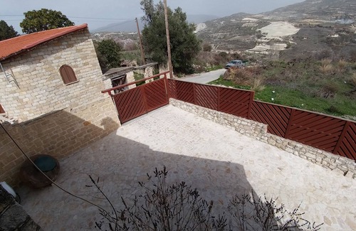 Omodos Villa | Stou Kir Yianni Stone Villa