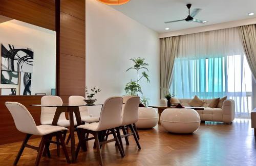 Seri Tanjung Pinang Apartment | Straits Quay Seafront Suite l Panoramic Seaview