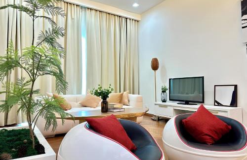 Seri Tanjung Pinang Apartment | Straits Quay Seafront Suite l Panoramic Seaview