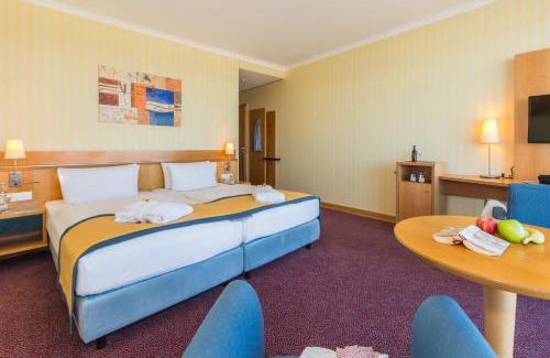 Warnemuende Hotel | Strand-Hotel Hübner