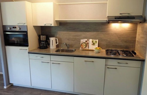 Sint Maartensvlotbrug House | Strand49. nl Glamping bungalow close to the beach 6 people WiFi 3 bedrooms