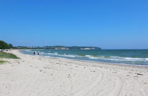 Lobbe Apartment | strandnahe FeWo mit Balkon, gratis Nutzung vom AHOI Erlebnisbad und Sauna in Sellin - Rex Rugia FeWo 13-7