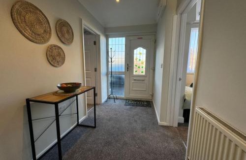 Swindon House | Stratton House, Sleeps 13, 6 bedrooms, Parking, Long Stay Disc