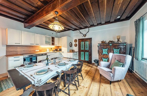 Altaussee Apartment | Strauss Suite | Kitchen | Parking | Garden