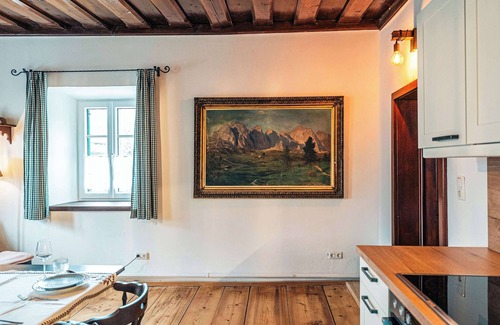 Altaussee Apartment | Strauss Suite | Kitchen | Parking | Garden