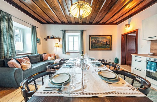 Altaussee Apartment | Strauss Suite | Kitchen | Parking | Garden