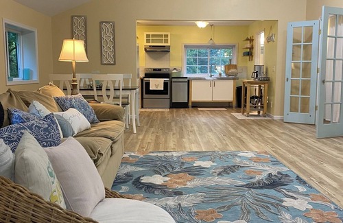 South Haven Cottage | Strawberry Hill cottage minutes from South Haven, Fire Pit, Bike Trail, Wineries