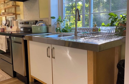 South Haven Cottage | Strawberry Hill cottage minutes from South Haven, Fire Pit, Bike Trail, Wineries