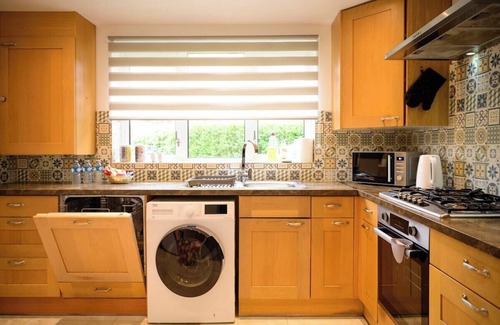 Bramcote House | Strelley House 2, off-street parking, Perfect for Family & Contractor friendly