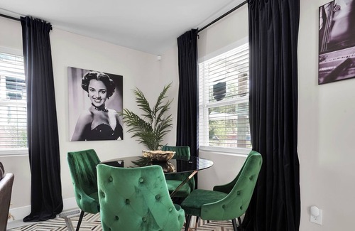 Mixon Town House | Strike A Pose in Springfield