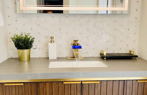 Mixon Town House | Strike A Pose in Springfield
