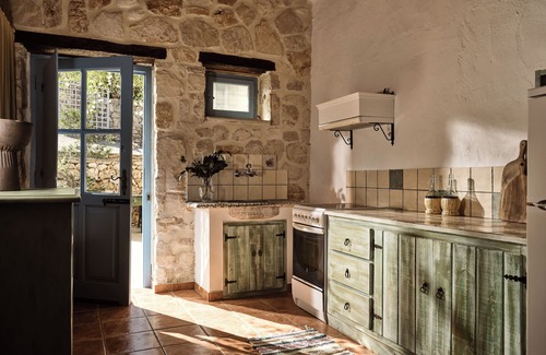 Skinaria House | Strofilia Stone Residences