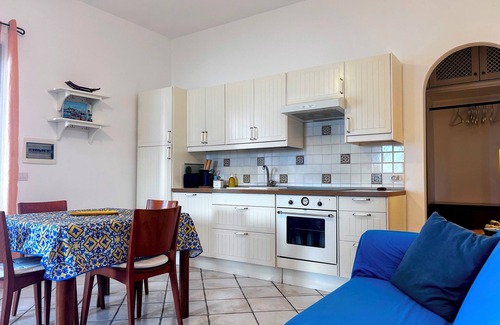Acquacalda Cottage | Strongyle-Aeolian-style cottage on the beach with beautiful terrace and W-fi