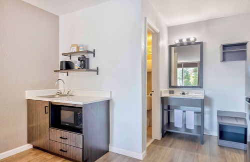 Effingham Hotel | Studio 6 Effingham, Il