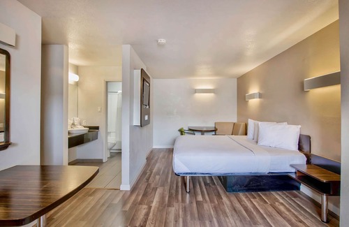 North San Antonio - SAT Hotel | Studio 6 San Antonio, TX - Airport