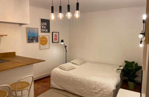 Carmes Apartment | Studio 9 Trinité - Hypercentre Toulouse, Accueil H24 et Wi-Fi