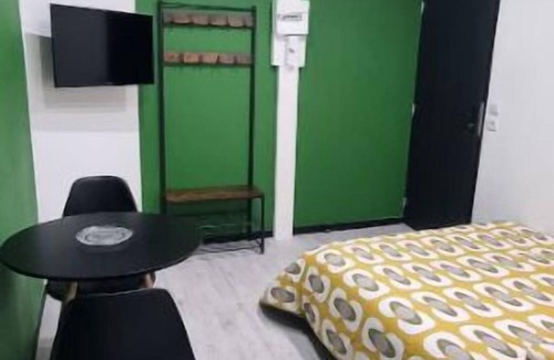 Saint-Quentin Apartment | Studio Aloe Tout Confort Rénové