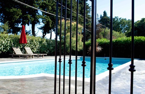 Tresques Apartment | Studio amidst the vines