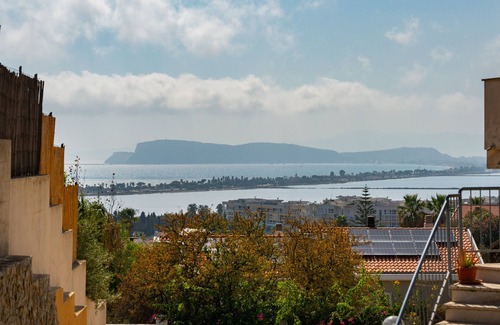 Quartu Sant'Elena Apartment | Studio Apartment 'Sa Domu De Jana' with Sea View, Wi-Fi and Air Conditioning