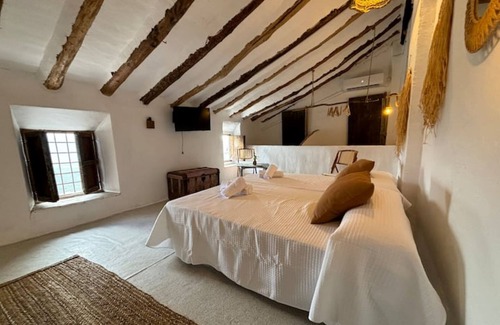 Iznatoraf Apartment | Studio Apartment 'Alojamiento Verdala' with Shared Garden, Wi-Fi and Air Conditioning