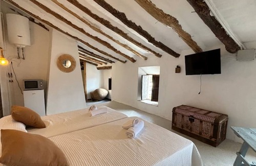 Iznatoraf Apartment | Studio Apartment 'Alojamiento Verdala' with Shared Garden, Wi-Fi and Air Conditioning