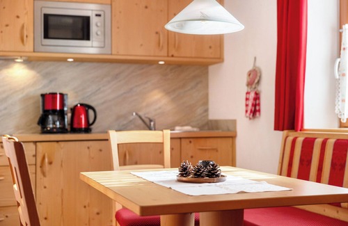 La Valle Apartment | Studio Apartment 'Apartment Plaies' with Mountain View, Shared Garden and Wi-Fi