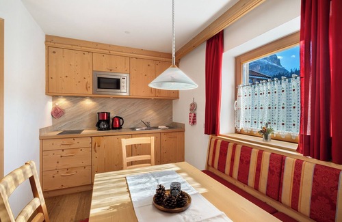 La Valle Apartment | Studio Apartment 'Apartment Plaies' with Mountain View, Shared Garden and Wi-Fi
