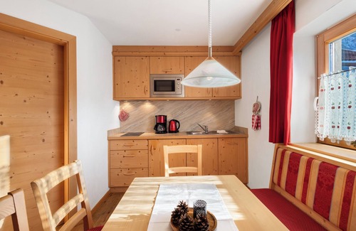 La Valle Apartment | Studio Apartment 'Apartment Plaies' with Mountain View, Shared Garden and Wi-Fi