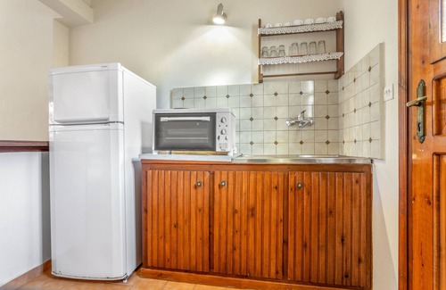 Limni Keri Apartment | Studio Apartment 'Castellos Bellos 2' with Shared Garden, Wi-Fi and Air Conditioning