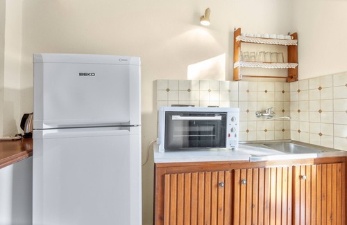 Limni Keri Apartment | Studio Apartment 'Castellos Bellos 2' with Shared Garden, Wi-Fi and Air Conditioning