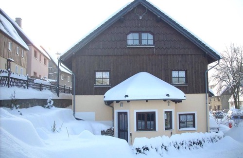 Lauenstein Apartment | Studio Apartment 'Doppelzimmer Schloss Lauenstein' with Shared Terrace and Wi-Fi