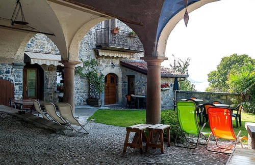 Zorzino Other | Studio apartment with mezzanine in a historic building in Zorzino