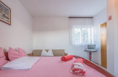 Jadrtovac Apartment | Studio Apartment Ivic A4 with balcony