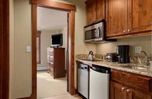 Breckenridge Resort | Studio Apartment Ski in/out from Grand Lodge Peak 7