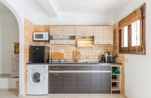 Pinar del Advocat Apartment | Studio Apartment 'Sillero Dos' with Shared Pool, Wi-Fi and Air Conditioning