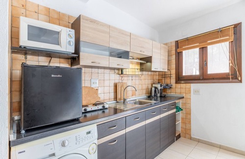 Pinar del Advocat Apartment | Studio Apartment 'Sillero Dos' with Shared Pool, Wi-Fi and Air Conditioning