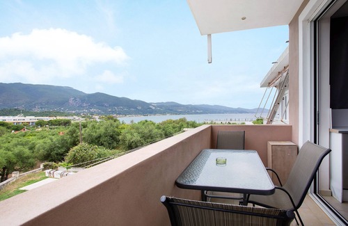 Alikanas Apartment | Studio apartment "Villa Dionysia A3" close to the Beach with Shared Pool