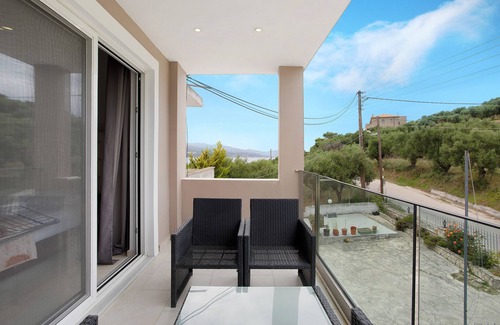 Alikanas Apartment | Studio apartment "Villa Dionysia A3" close to the Beach with Shared Pool