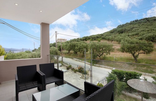 Alikanas Apartment | Studio Apartment 'Villa Dionysia 9' with Shared Pool, Wi-Fi and Air Conditioning