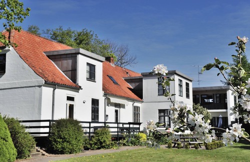 Hovedgard Apartment | Studio Apartment With Private Patio - Provstegården Bed & Breakfast