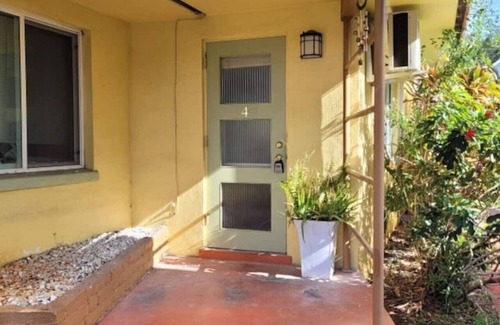 Crescent Lake Apartment | Studio Apt Near Down Town!