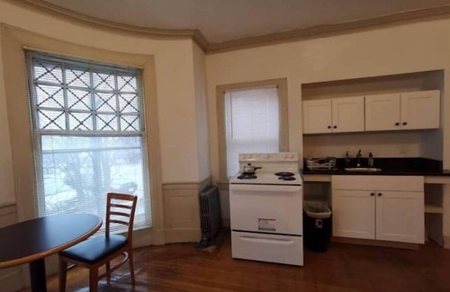 Worcester Apartment | Studio Apt walk to MCPHS, WPI, St Vincent Hospital