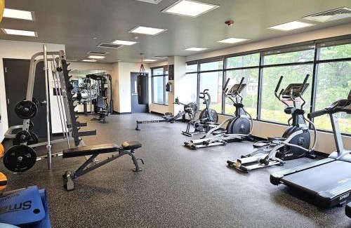 Poplar Apartment | Studio Apt with City View, Rooftop and Gym