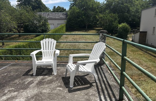 La Roche-Posay Apartment | Studio between spa and downtown with garden, parking and WIFI