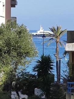 Roquebrune-Cap-Martin Apartment | Studio bord de mer à proximité monaco et menton 4 personnes à roquebrune cap martin