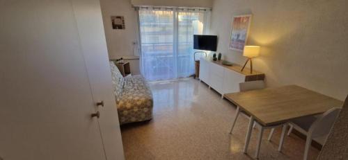 Roquebrune-Cap-Martin Apartment | Studio bord de mer à proximité monaco et menton 4 personnes à roquebrune cap martin