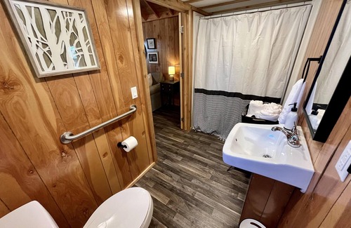 Bolivia RV Rental | Studio Cabin - Upscale Cozy Studio Style Cabin