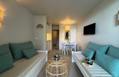La Croix des Gardes Apartment | Studio cabine calme avec piscine et parking à Cannes la Bocca - FR-1-609-100