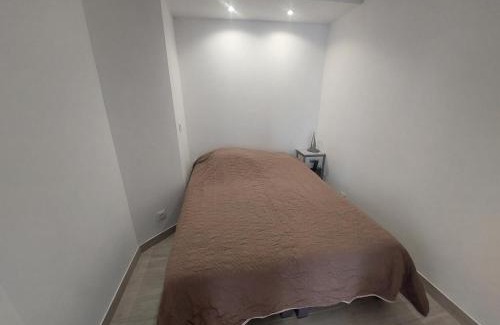 Saint-Cyprien Apartment | Studio Cabine Climatisé à 150m de la Mer - Parking Privatif - Animaux Acceptés - FR-1-776-100