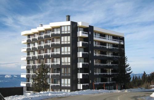 Chamrousse Apartment | Studio chaleureux au pied des pistes, Sud, balcon - FR-1-340-91